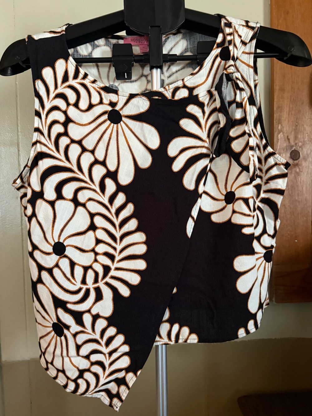 Rose & Olive Black and White Floral Wrap-Front Crop Tank -M- New Without Tag #86